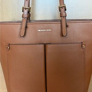 Michael Kors Tan Leather Tote (Jet Set Medium Pocket Tote)